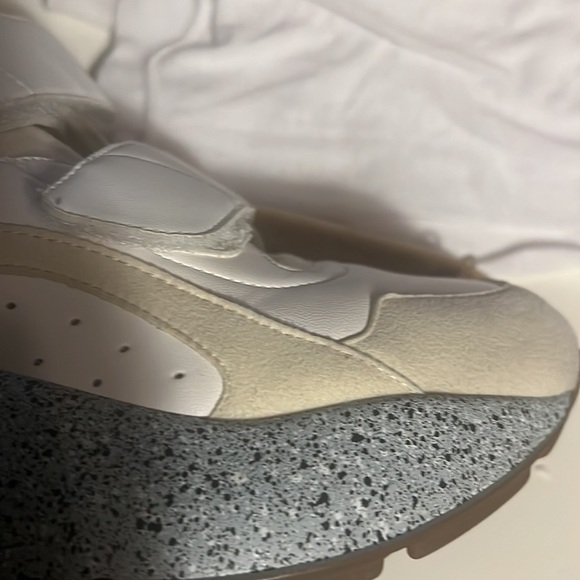 - Stella McCartney hook and loop sneakers. - Picture 11 of 12